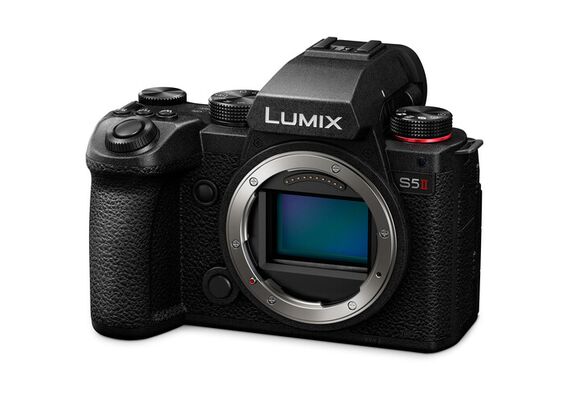 PANASONIC Lumix S5 II X + S 24-105mm f/4 Macro O.I.S