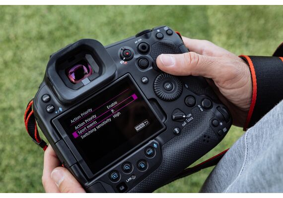 CANON EOS R1