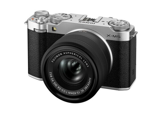 FUJIFILM X-M5 + XC 15-45mm f/3.5-5.6 OIS PZ - Prata