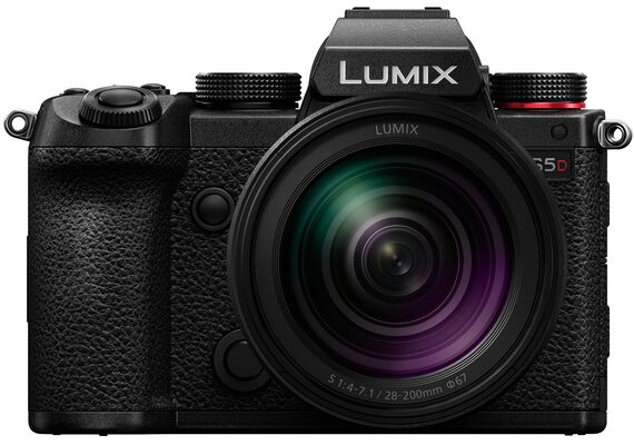 PANASONIC Lumix S5D + S 28-200mm f/4-7.1