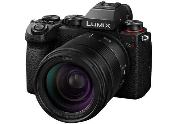 PANASONIC Lumix S5D + S 28-200mm f/4-7.1