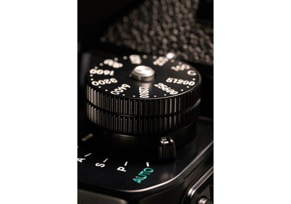 NIKON Z f + 40 f/2 SE