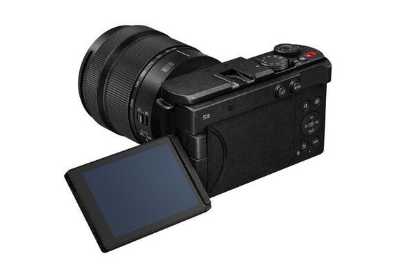 PANASONIC LUMIX S9 + S 28-200mm f/4-7.1