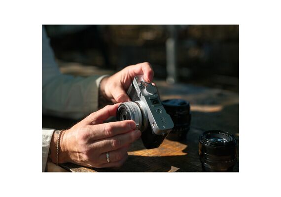 FUJIFILM X-E5 + Fujinon XF 23mm f/2.8 R WR (Prata)