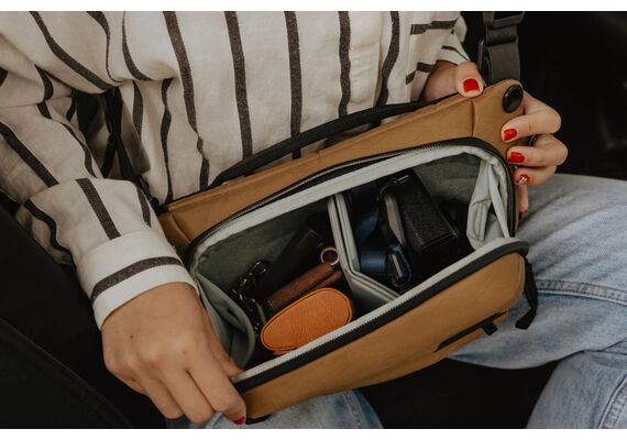 PEAK DESIGN Bolsa de Ombro Everyday Sling 3L V2 - Coyote​