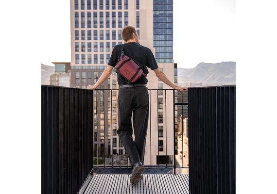 WANDRD Rogue Sling V2 6L - Rhone Burgundy