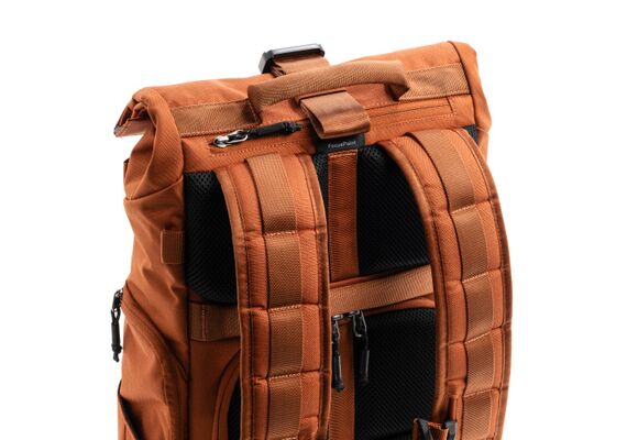 THINK TANK Mochila Focus Point 30L - Laranja